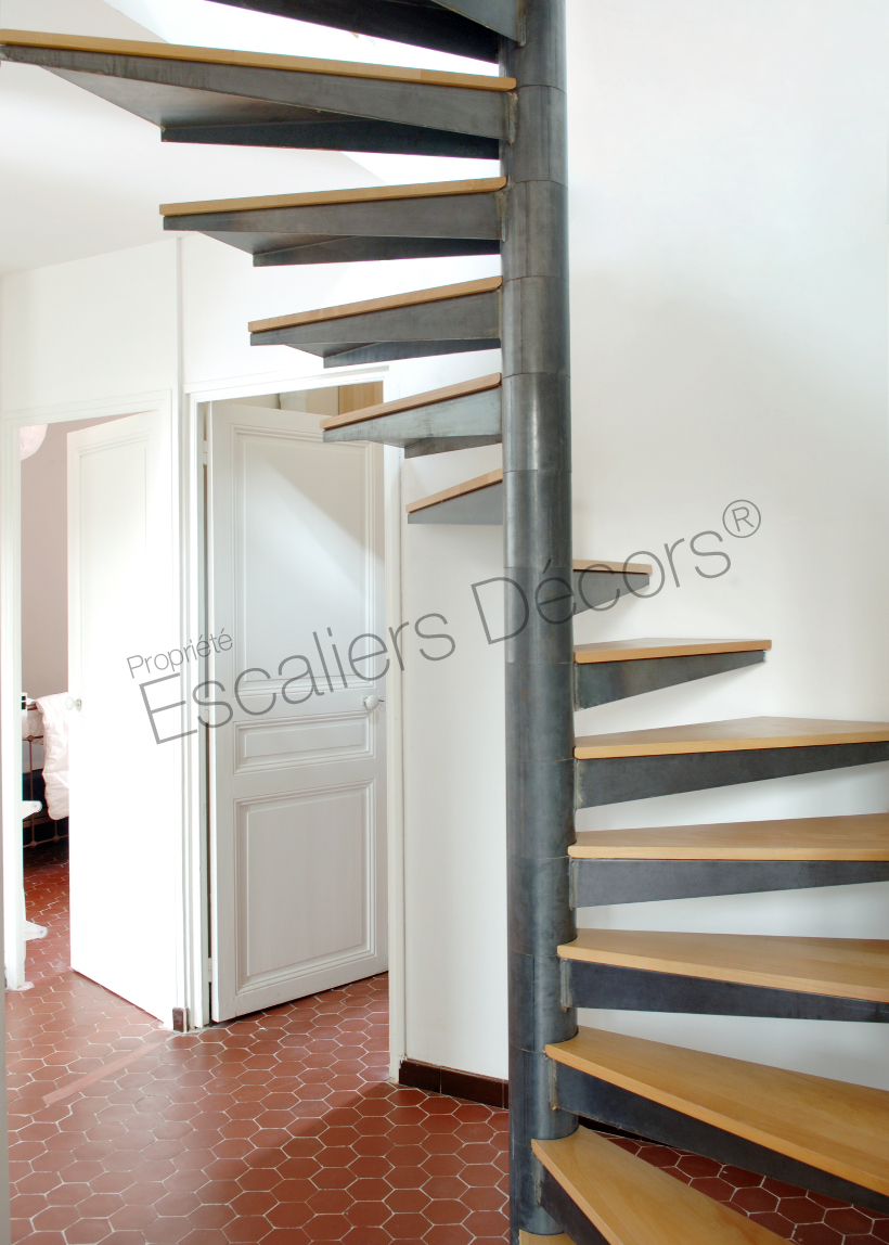 escalier helicoidal carre metal