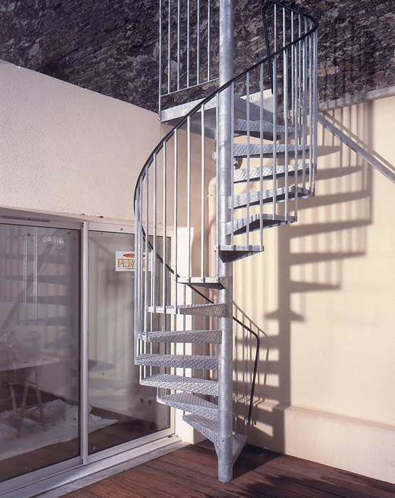 escalier exterieur design helicoidal colimacon en acier galvanise metal