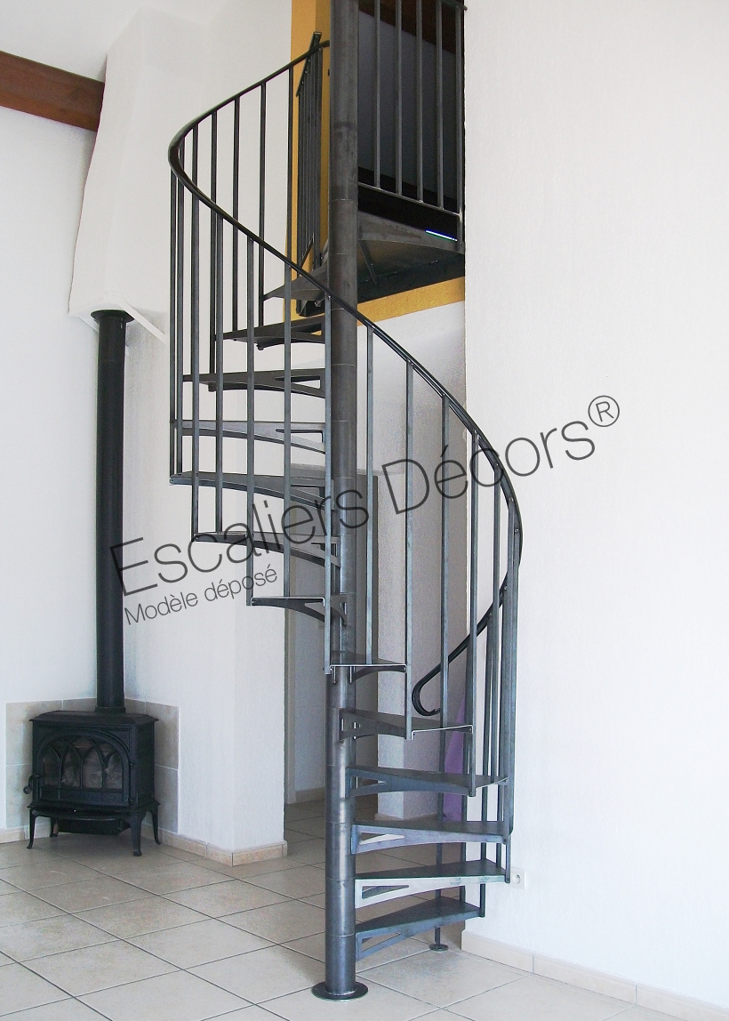 Photo SH39 - SPIR'DÉCO® Kit Ø 1,230 m. Escalier métal d'intérieur pour accès au combles.