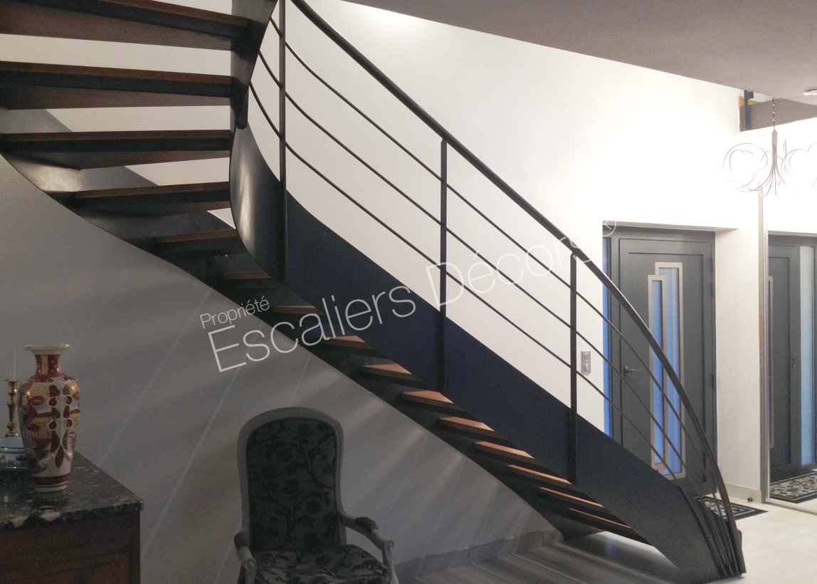 Photo DT125 - ESCA'DROIT® balancé formant 1/4 Tournant Intermédiaire. Escalier intérieur en acier et bois au design contemporain. Vue 5