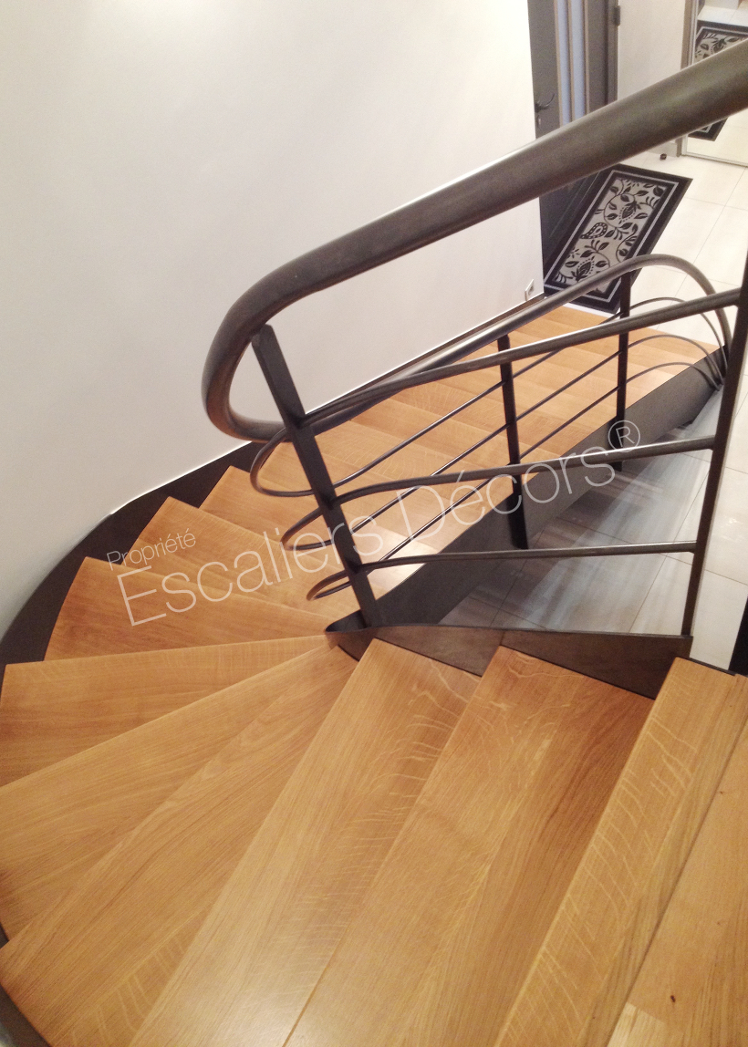 Photo DT125 - ESCA'DROIT® 1/4 Tournant Intermédiaire Balancé. Escalier intérieur en acier et bois au design contemporain. Vue 3