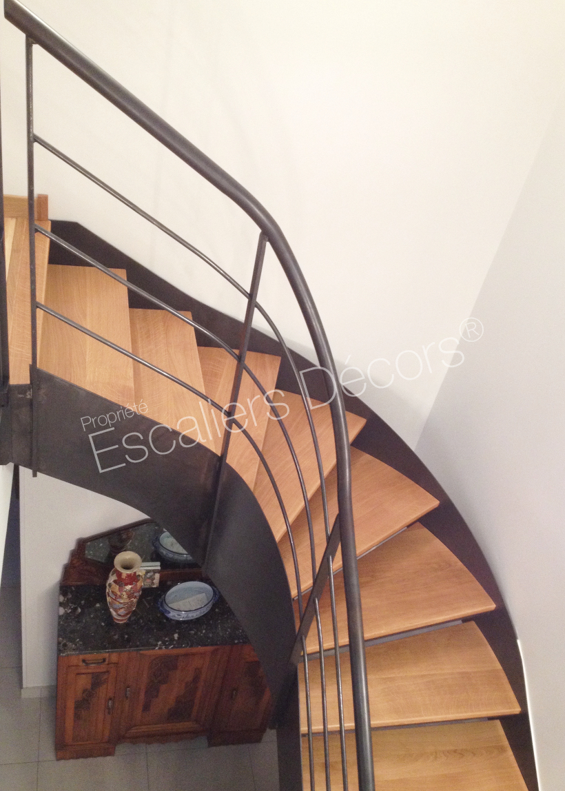 Photo DT125 - ESCA'DROIT® balancé formant 1/4 Tournant Intermédiaire. Escalier intérieur en acier et bois au design contemporain. Vue 6