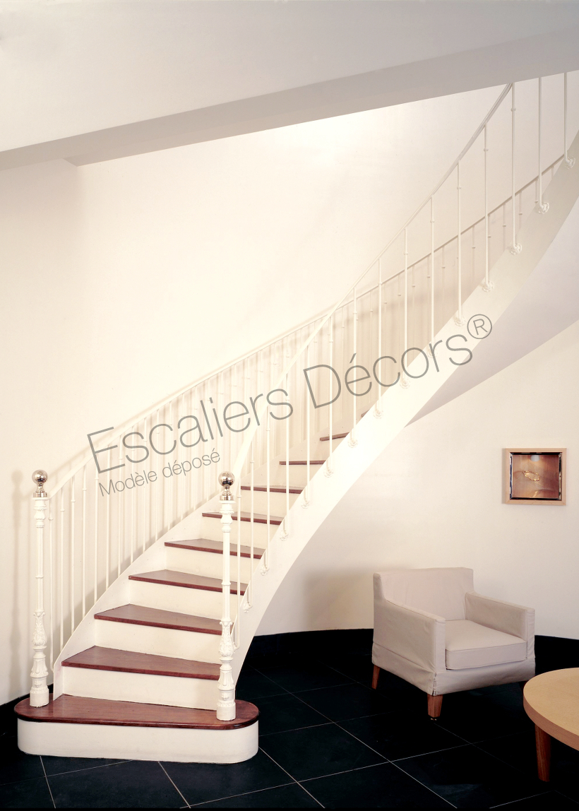 Photo DT14 - ESCA'DROIT® Balancé type Bistrot. Escalier d'intérieur balancé métal et bois style 'bistrot' pour une décoration classique.