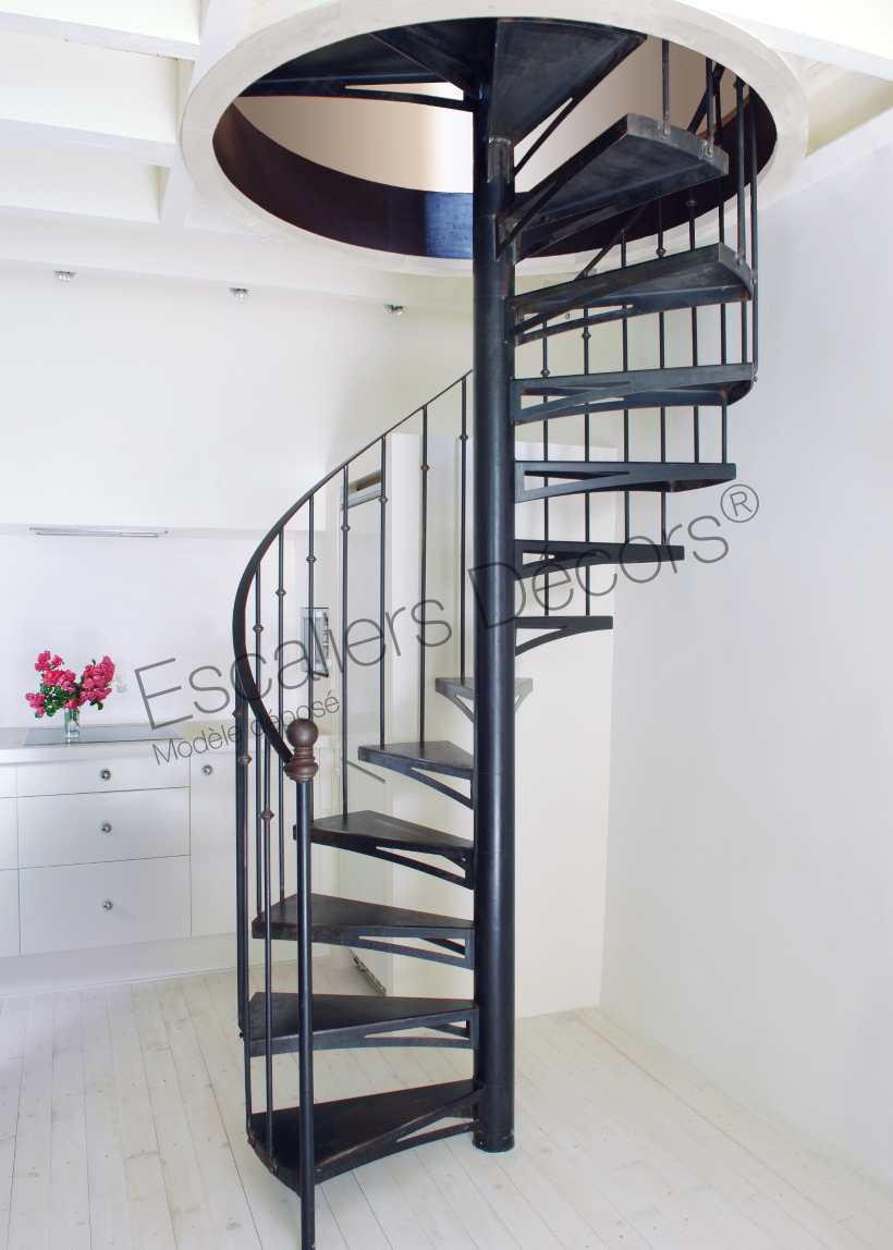 DH58 - Escalier colimaçon intérieur en métal desservant 3 niveaux au look rétro parfait pour une décoration style vintage. Vue 2