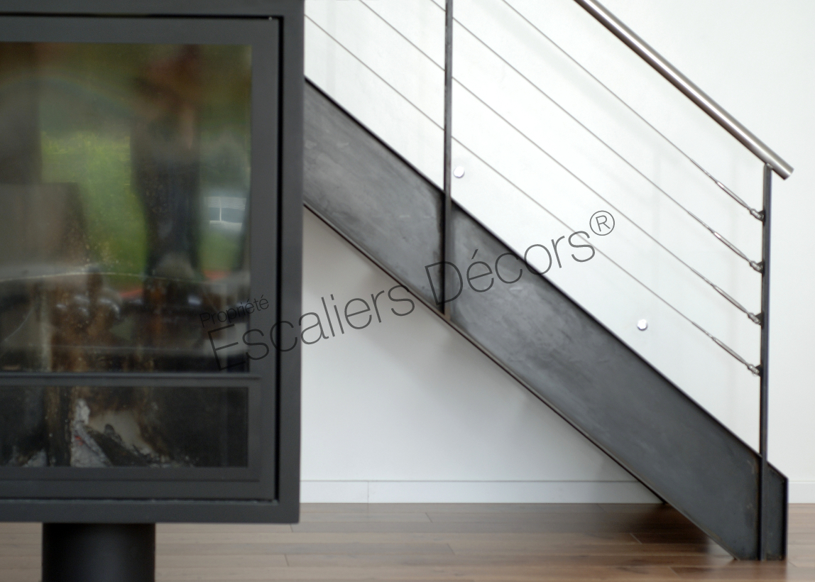 Photo DT38 - ESCA'DROIT®. Escalier métallique d'intérieur design pour une décoration de style industriel ou type loft. Vue 6
