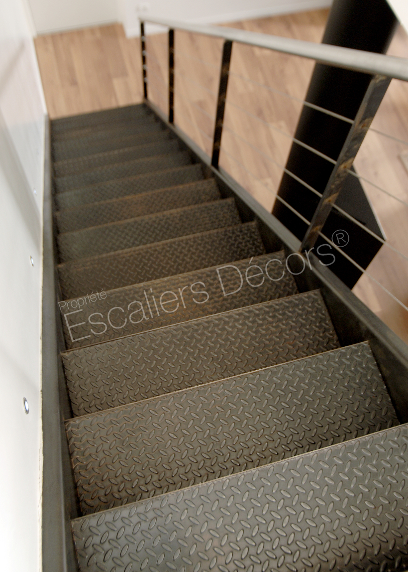 Photo DT38 - ESCA'DROIT®. Escalier métallique d'intérieur design pour une décoration de style industriel ou type loft. Vue 5