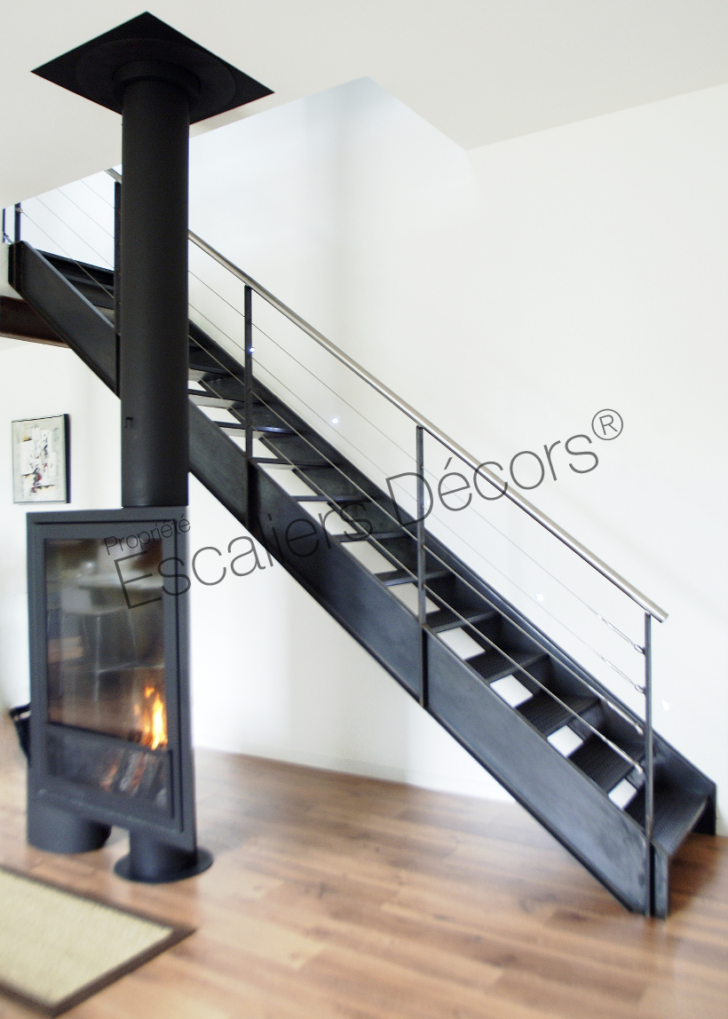 Photo DT38 - ESCA'DROIT®. Escalier métallique d'intérieur design pour une décoration de style industriel ou type loft. Vue 4