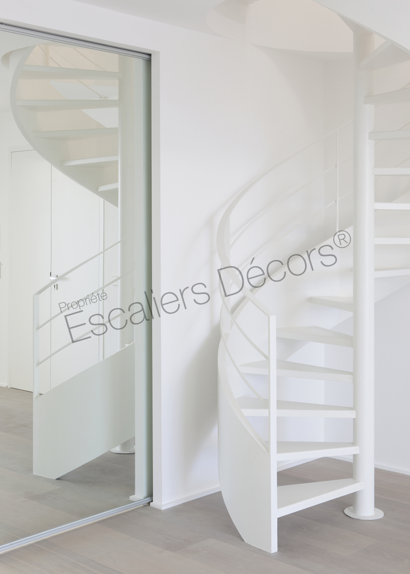 Photo DH93 - SPIR'DÉCO® Caisson. Escalier d'intérieur hélicoïdal métallique laqué blanc, design et contemporain. Vue 3