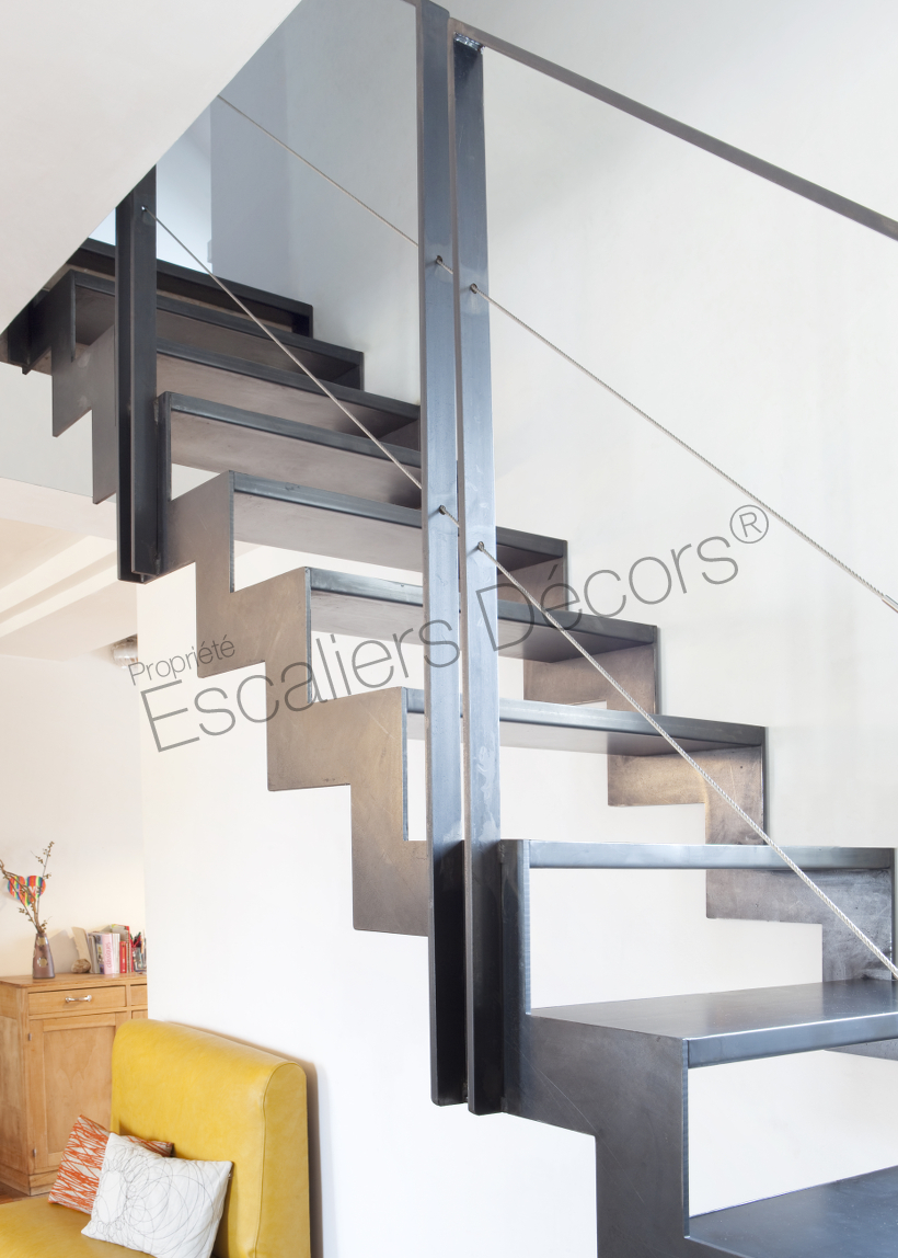 DT75 - ESCA'DROIT® 1/4 Tournant. Escalier d'intérieur design pour une décoration moderne ou industrielle. Vue 2