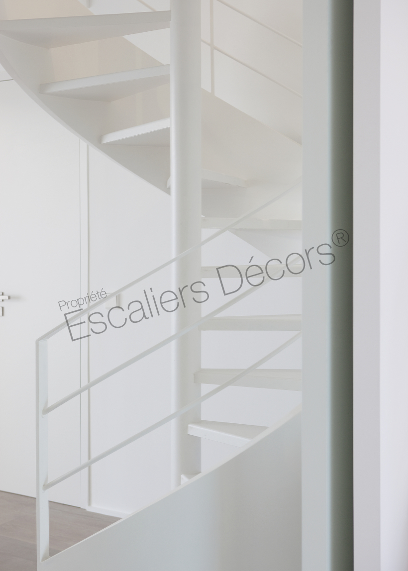 Photo DH93 - SPIR'DÉCO® Caisson. Escalier d'intérieur hélicoïdal métallique laqué blanc, design et contemporain. Vue 2