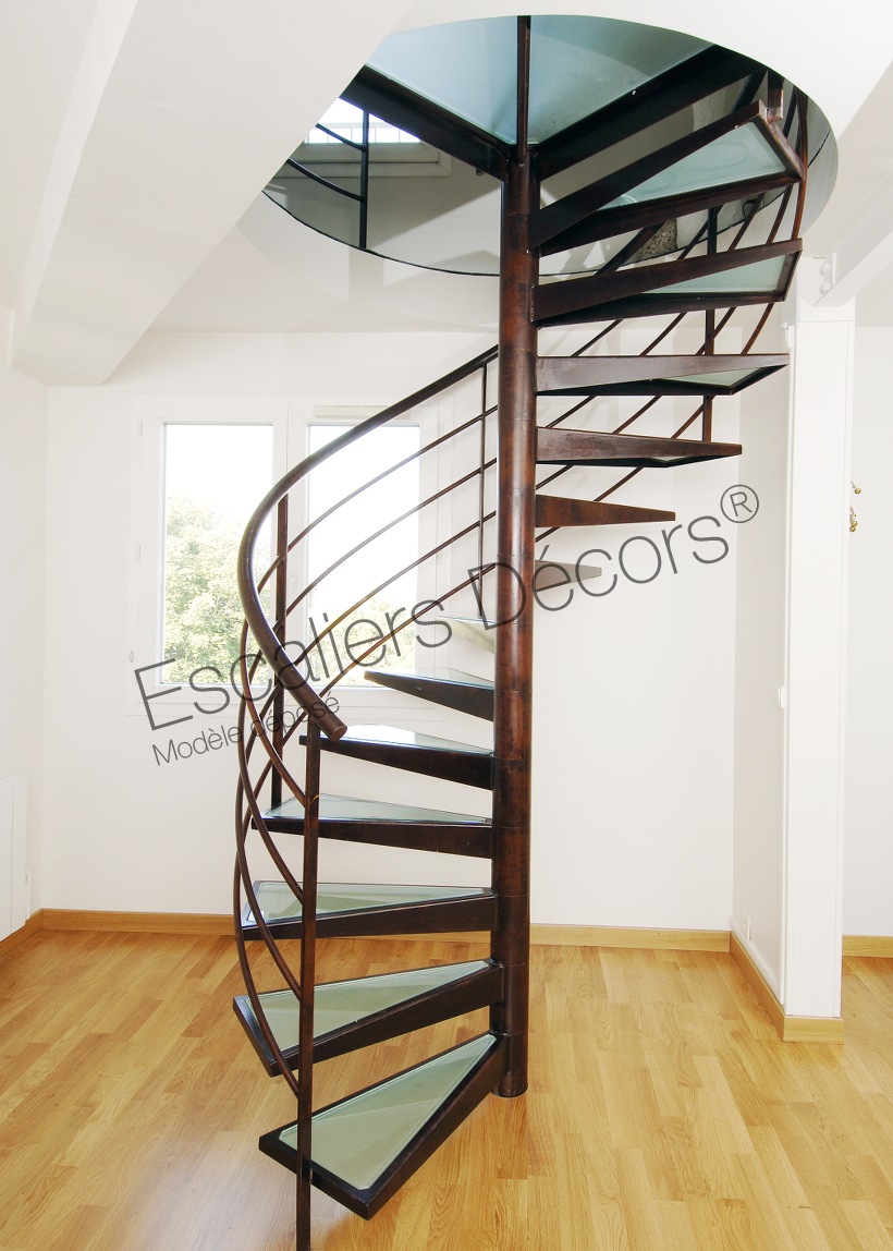 Photo DH32 - SPIR'DÉCO® Dalle de Verre. Escalier hélicoïdal en métal et verre installé dans un appartement en duplex. Vue 2