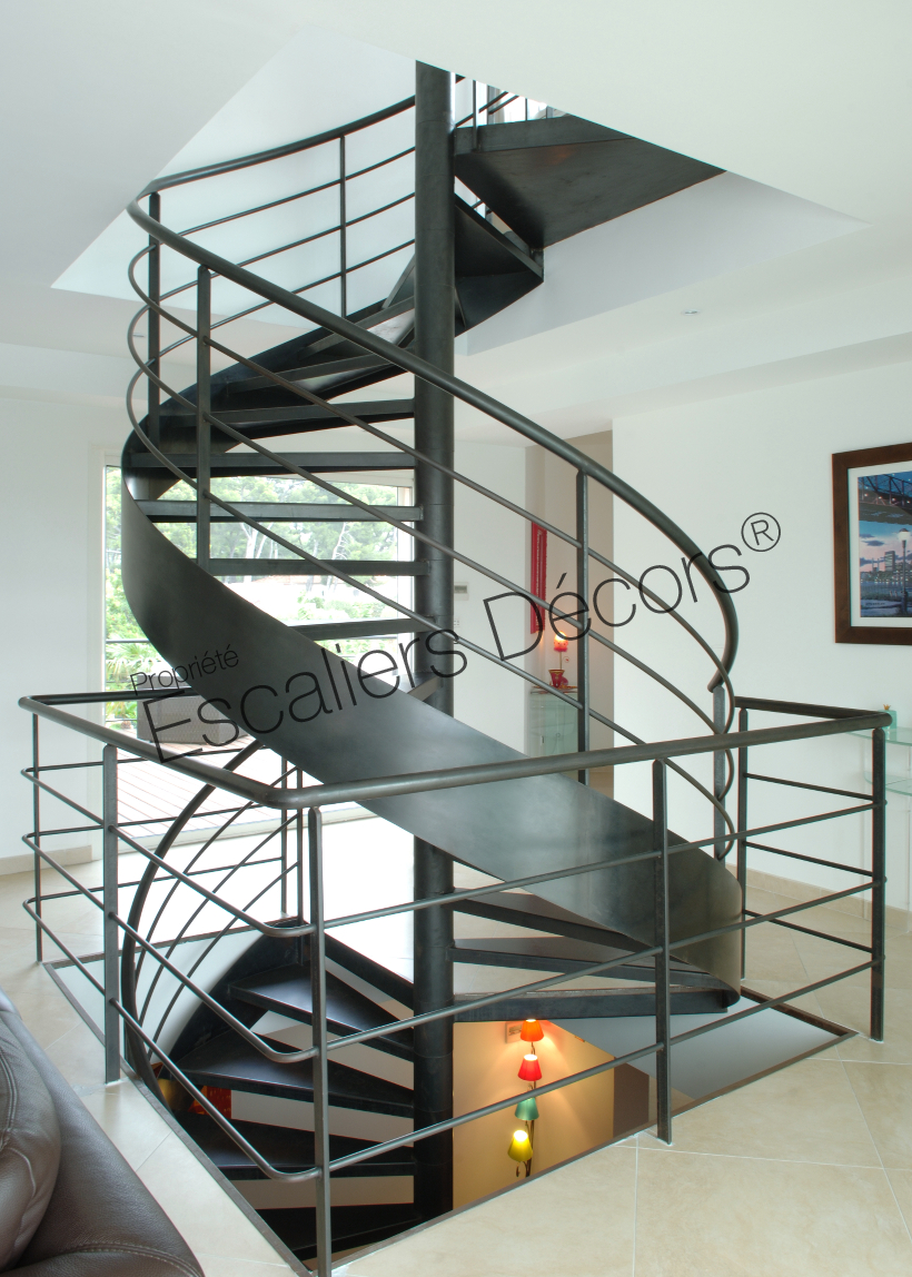 Photo DH52 - SPIR'DÉCO® Standing. Escalier intérieur hélicoïdal métallique sur 2 niveaux type loft au design contemporain. Vue 3