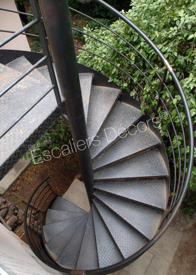 Photo DH54 - SPIR'DÉCO® Larmée. Escalier hélicoïdal extérieur au design contemporain pour accès terrasse. Vue 2