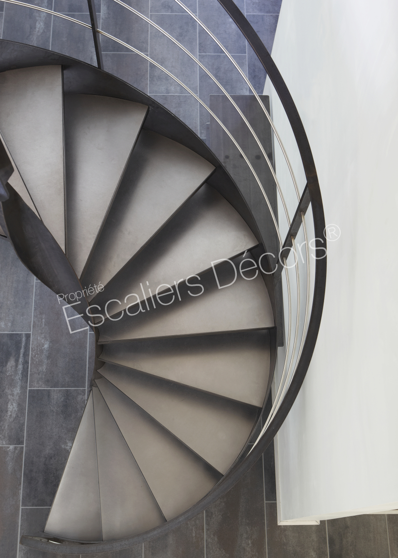 Photo DH99 - SPIR'DÉCO® Flamme. Escalier d'intérieur métallique design sur flamme centrale formant escalier hélicoïdal sans mât central. Vue 3