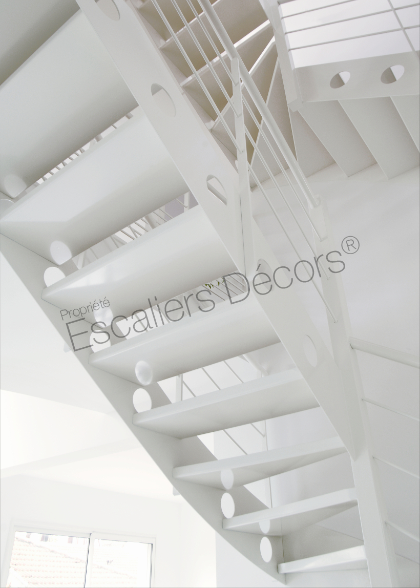 Photo DT42 - ESCA'DROIT® 1/4 Tournant Intermédiaire. Escalier intérieur design en métal et bois pour une décoration contemporaine. Vue 5