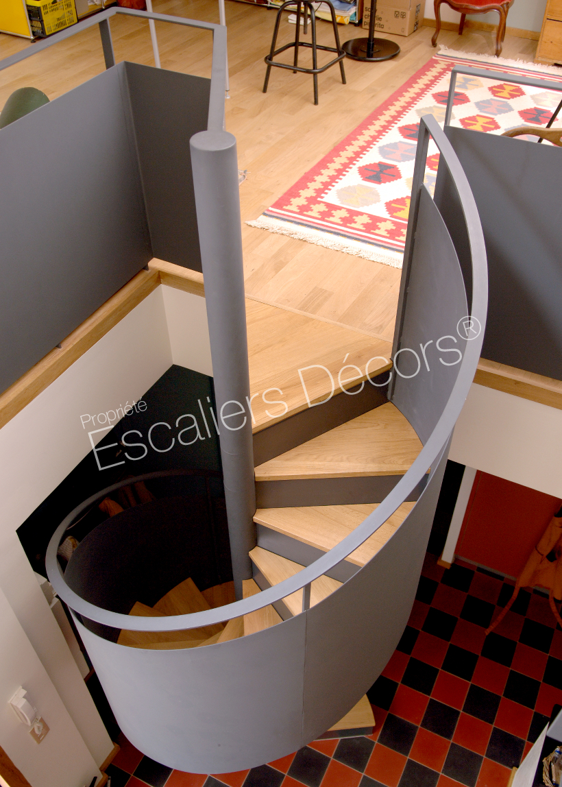 Photo DH53 - SPIR'DÉCO® Standing design avec rampe en voile réalisé en tôle roulée installée dans une maison d'Architecte. Vue 3