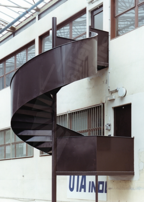 IH13 - Escalier hélicoïdal industriel avec rampe voile.