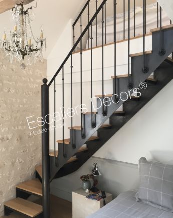 Photo DT112 - ESCA'DROIT® 1/4 Tournant Bas. Escalier d'intérieur style 'bistrot' en métal et bois pour une décoration classique de caractère.