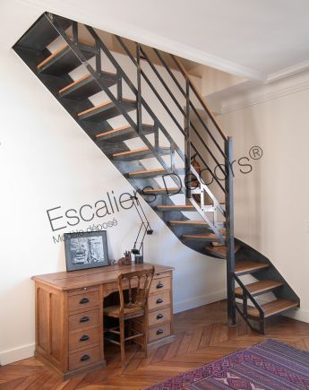 Photo DT29 - ESCA'DROIT® 1/4 tournant Intermédiaire. Escalier d'intérieur en métal et bois au design industriel et vintage.