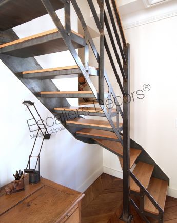 Photo DT29 - ESCA'DROIT® 1/4 tournant Intermédiaire. Escalier d'intérieur en métal et bois au design industriel et vintage. Vue 2