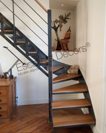 Photo DT29 - ESCA'DROIT® 1/4 tournant Intermédiaire. Escalier d'intérieur en métal et bois au design industriel et vintage. Vue 6