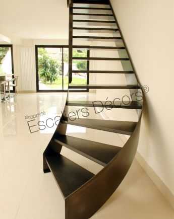 Photo DT40 - ESCA'DROIT® 1/4 Tournant Bas Balancé. Escalier intérieur métallique au design contemporain.