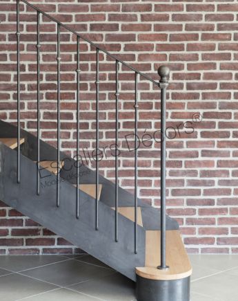 Photo DT106 - ESCA'DROIT® Balancé 1/4 Tournant Intermédiaire. Escalier intérieur balancé métal et bois style 'bistrot' pour une décoration classique. Vue 3
