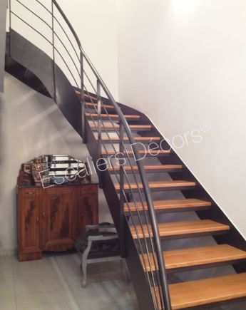 Photo DT125 - ESCA'DROIT® 1/4 Tournant Intermédiaire Balancé. Escalier intérieur en acier et bois au design contemporain. Vue 4