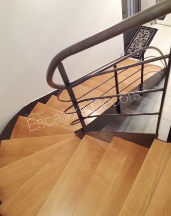 Photo DT125 - ESCA'DROIT® 1/4 Tournant Intermédiaire Balancé. Escalier intérieur en acier et bois au design contemporain. Vue 3