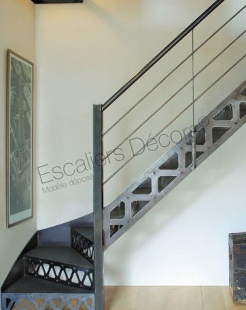 Photo DT36 - ESCA'DROIT® style San Francisco. Escalier quart tournant intérieur métallique au design industriel