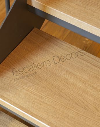 Photo DT78 - ESCA'DROIT® Bistrot 2/4 Tournants sans contremarches. Escalier en acier et bois pour une décoration classique de caractère. Vue 2