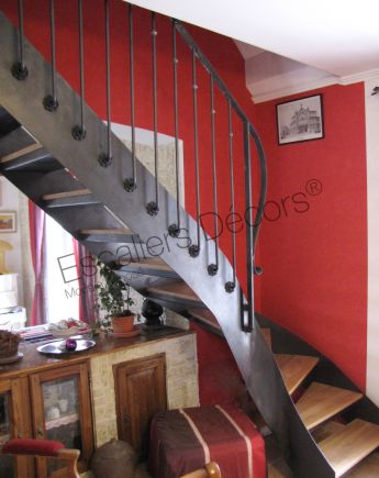 Photo DT98 - ESCA'DROIT® Balancé 1/4 Tournant Intermédiaire. Escalier intérieur balancé métal et bois style 'bistrot' pour une décoration rétro.