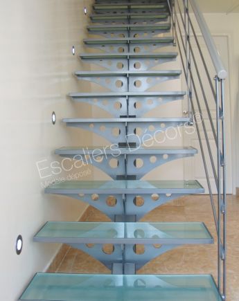 Photo DT26 - ESCA'DROIT®. Escalier droit intérieur design acier et verre sur limon central pour une décoration contemporaine.