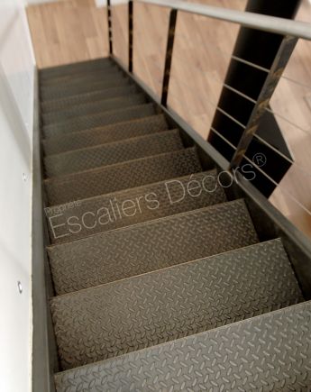 realisation/photo-dt38-esca-droit-escalier-metallique-d-interieur-design-pour-une-decoration-de-style-industriel-ou-type-loft-7