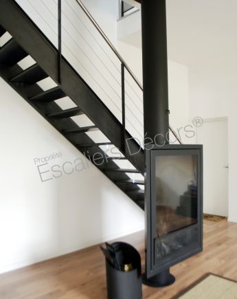 Photo DT38 - ESCA'DROIT®. Escalier métallique d'intérieur design pour une décoration de style industriel ou type loft. Vue 3