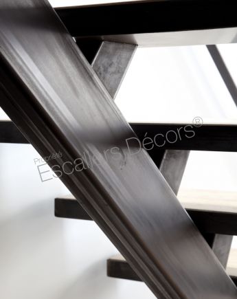 Photo DT79 - ESCA'DROIT® sur Limon Central. Escalier métal et bois d'intérieur au design contemporain. Vue 5