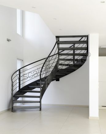 Photo DT91 - ESCA'DROIT® Balancé design adapté aux grand espaces type loft. Escalier d'intérieur balancé avec volée droite à l'arrivée installé dans une maison contemporaine.