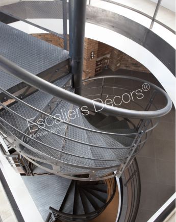 Photo DH88 - SPIR'DÉCO® San Francisco. Escalier sur 2 niveaux hélicoïdal d'intérieur en acier au design industriel pour une décoration de caractère. Vue 7