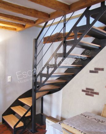 Photo DT104 - ESCA'DROIT® 1/4 tournant Intermédiaire. Escalier d'intérieur en métal et bois au design industriel et vintage.