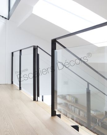 Photo DT127 - ESCA'DROIT® avec Palier Intermédiaire. Escalier d'intérieur en acier, bois et verre pour un intérieur type loft. Vue 8