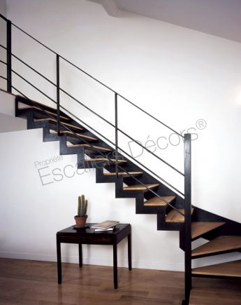 realisation/photo-dt31-esca-droit-1-4-tournant-bas-escalier-d-interieur-design-en-metal-et-bois-pour-une-decoration-contemporaine