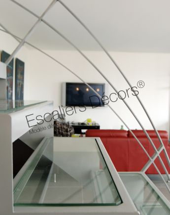 Photo DT44 - ESCA'DROIT® 1/4 Tournant avec Palier Intermédiaire. Escalier d'intérieur en acier et verre contemporain installé dans un loft en duplex.