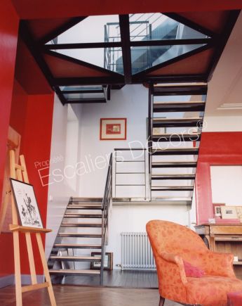 realisation/photo-dt48-esca-droit-1-4-tournant-avec-palier-intermediaire-escalier-d-interieur-en-metal-et-bois-contemporain