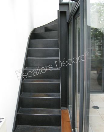 Photo DT76 - ESCA'DROIT® 1/4 Tournant Haut. Escalier d'intérieur en acier avec contremarches tout en sobriété pour un loft contemporain.