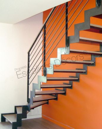 Photo DT81 - ESCA'DROIT® 1/4 Tournant Bas sans poteau de balancement. Escalier d'intérieur contemporain métallique pour une décoration graphique type loft.