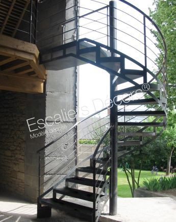 Photo DH33 - SPIR'DÉCO® Mixte. Escalier extérieur contemporain en métal et béton avec forme hélicoïdale et départ balancé et évasé.
