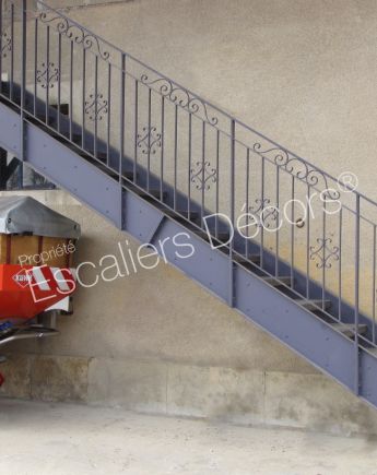 Photo IT82 - ESCA'DROIT® avec Palier d'Arrivée. Escalier industriel droit d'extérieur en acier galvanisé et peint au style rétro. Vue 2