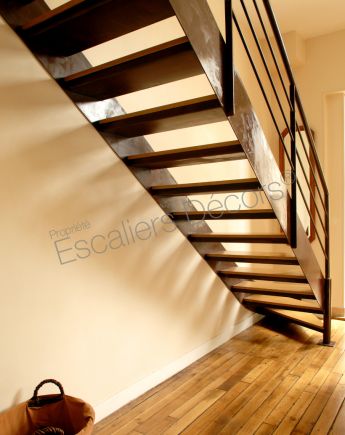 realisation/photo-dt41-esca-droit-escalier-droit-d-interieur-metal-rouille-et-bois-pour-une-decoration-contemporaine-et-chaleureuse-vue-2