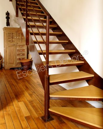 realisation/photo-dt41-esca-droit-1-4-tournant-bas-escalier-d-interieur-metal-rouille-et-bois-pour-une-decoration-contemporaine-chaleureuse