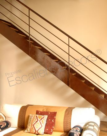 realisation/photo-dt41-esca-droit-2-quarts-tournants-bas-et-haut-escalier-d-interieur-metal-rouille-et-bois-pour-une-decoration-contemporain
